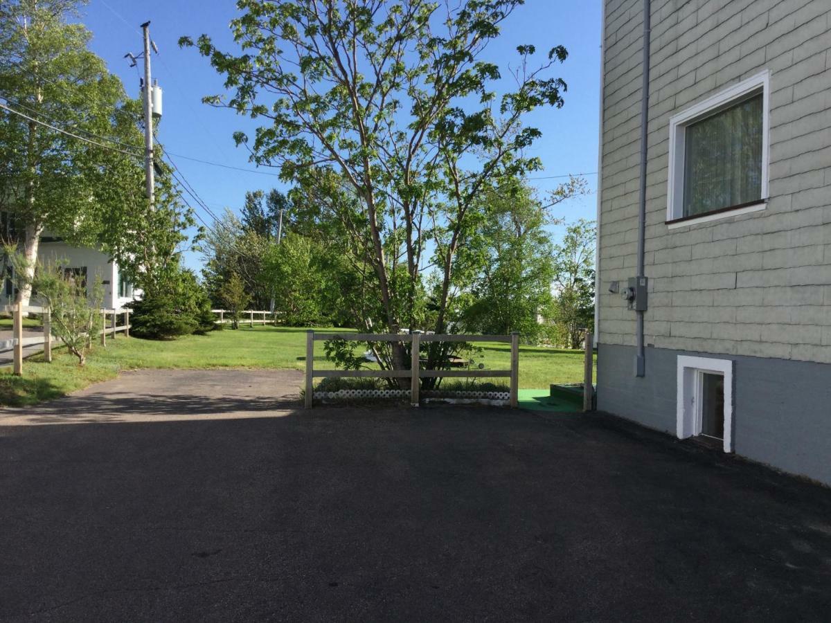 Appartement Chez Leon Grandes-Bergeronnes Exterior photo